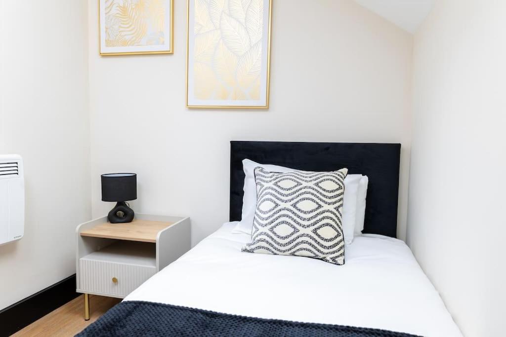 Hotel The Berriman Collection Stylish Apartment Sleeps 3 - Image 1