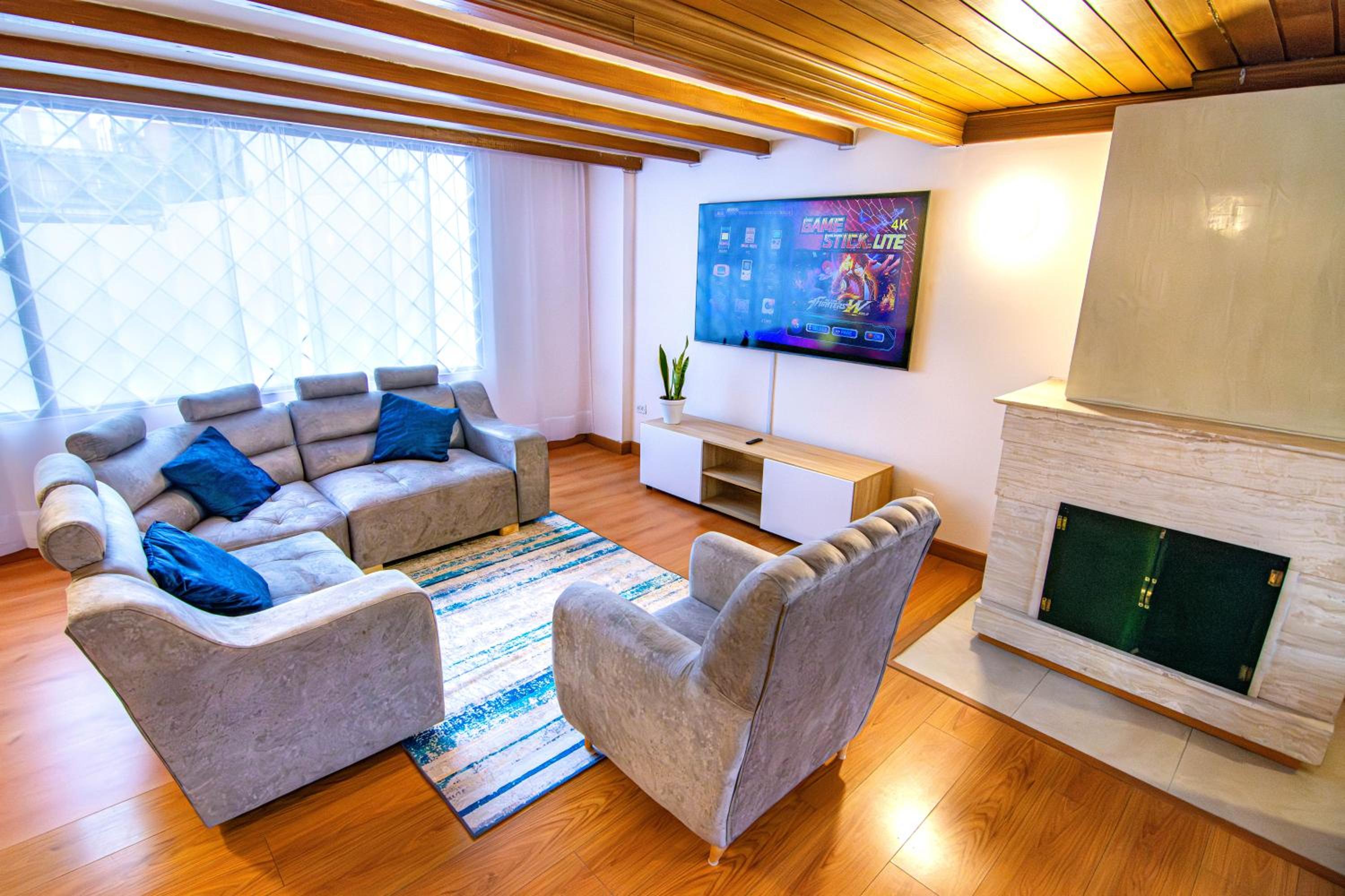 Luxury & Exclusive Huge Colonial House, Top Area in Upperclass North Side Bogota