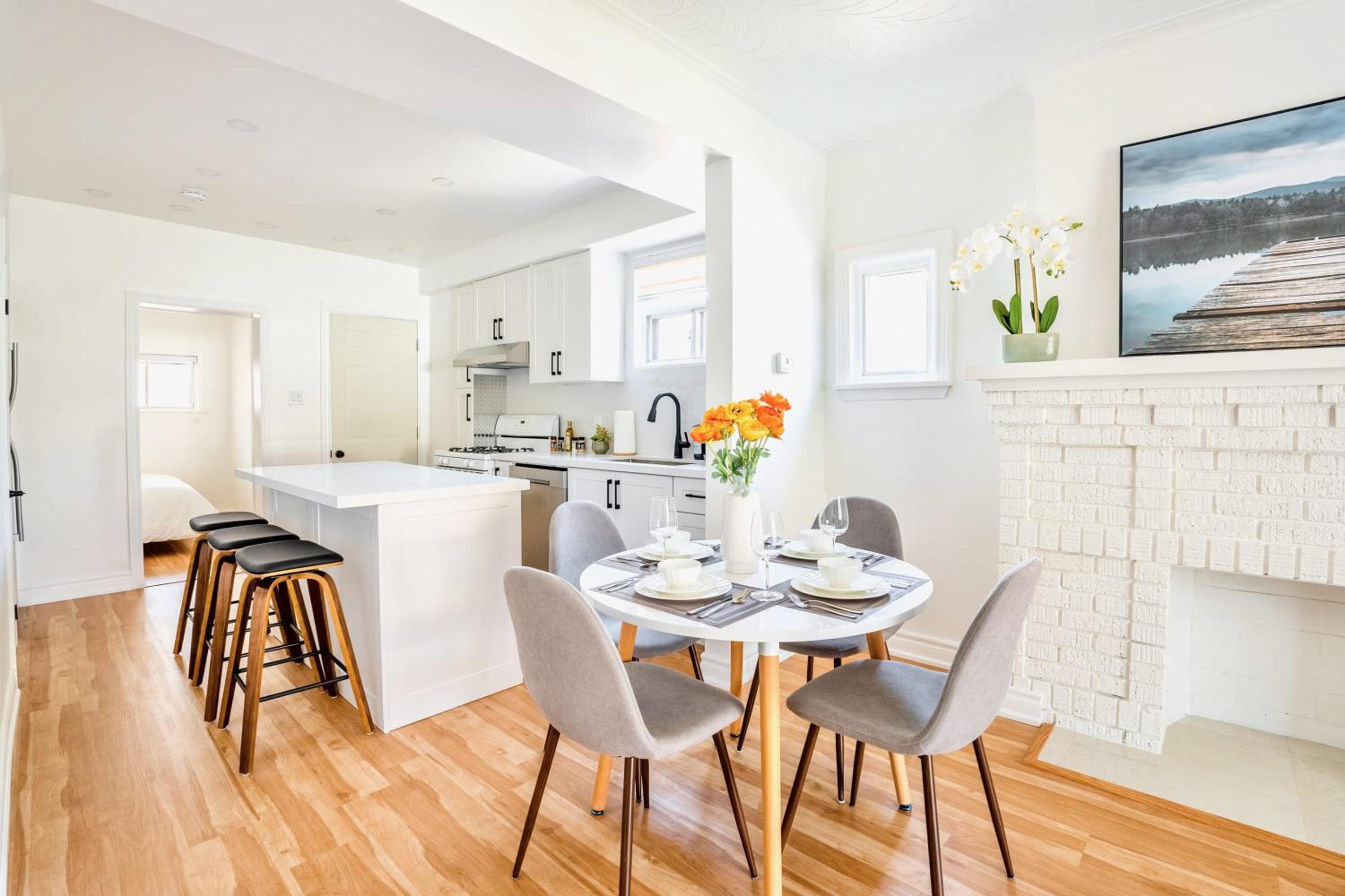 3BR Luxury Home - Heart of St Clair West
