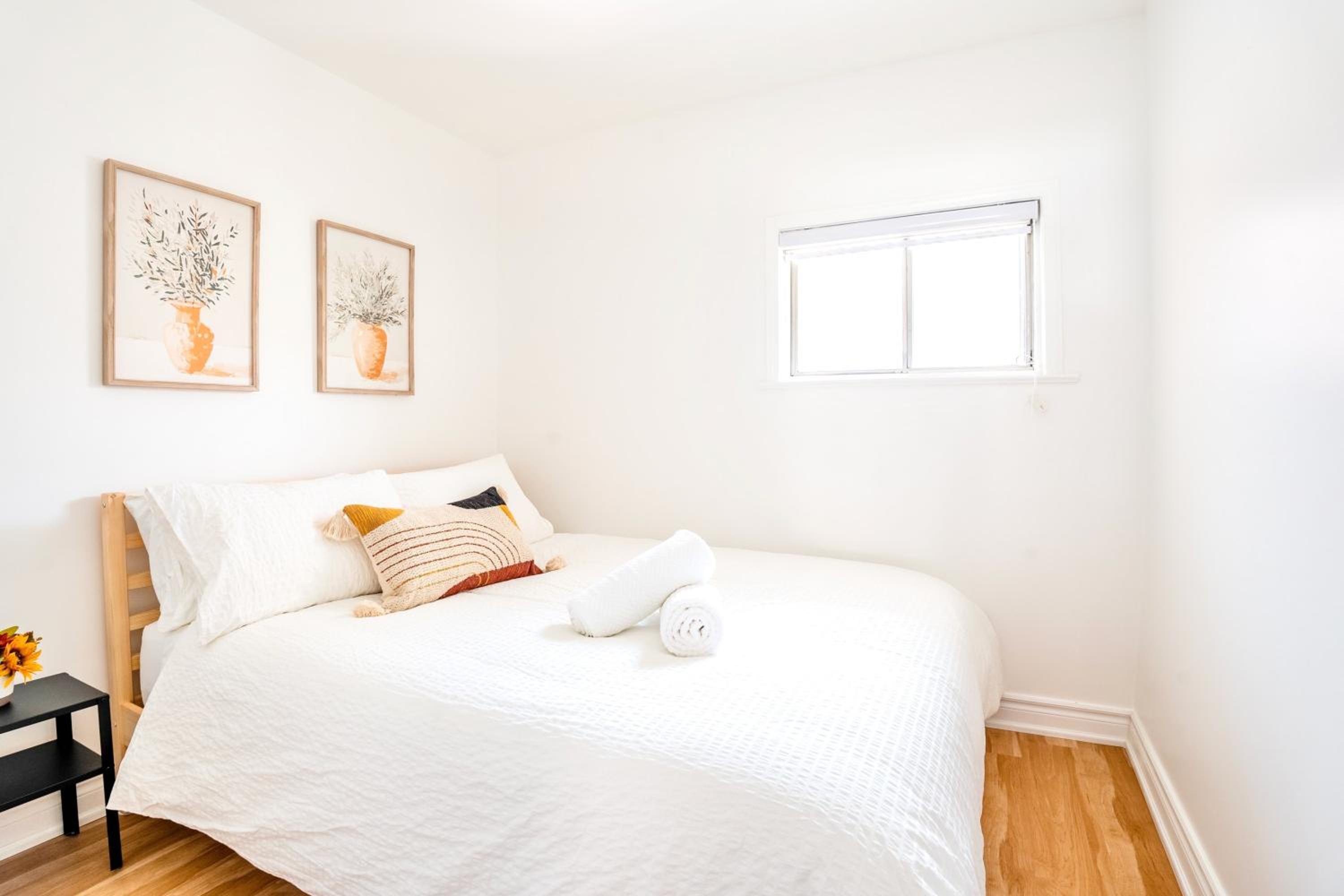 3BR Luxury Home - Heart of St Clair West