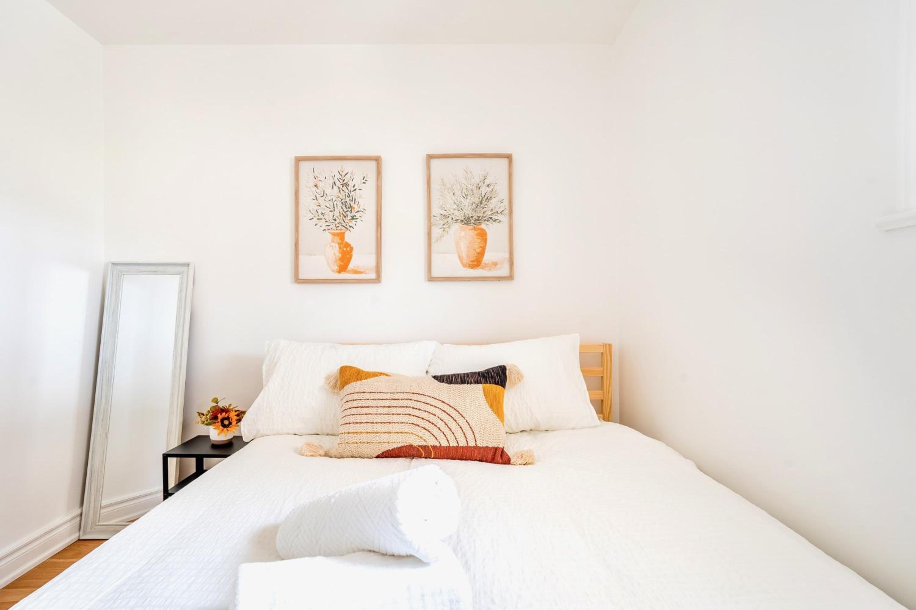 3BR Luxury Home - Heart of St Clair West