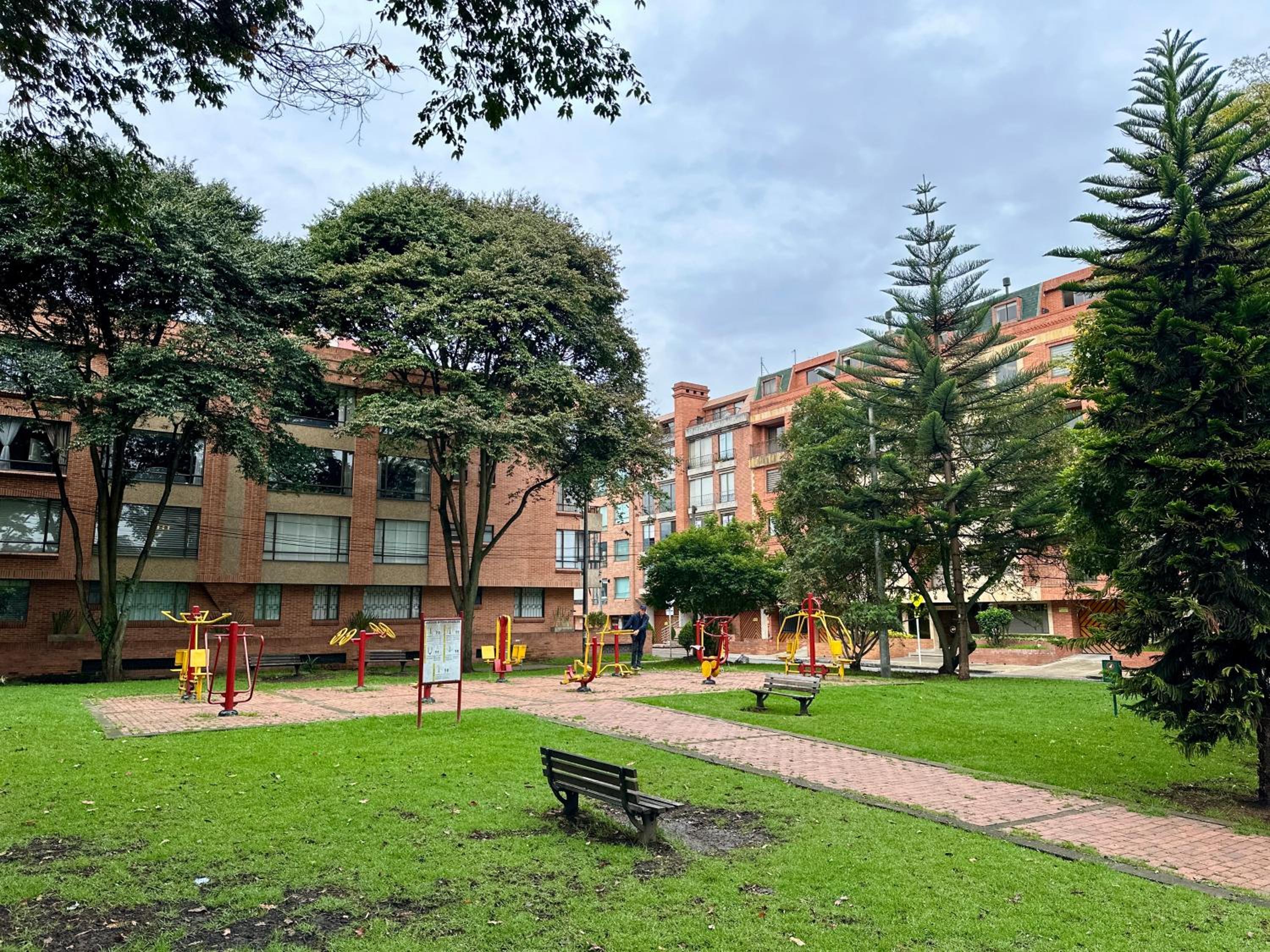 Luxury & Exclusive Huge Colonial House, Top Area in Upperclass North Side Bogota