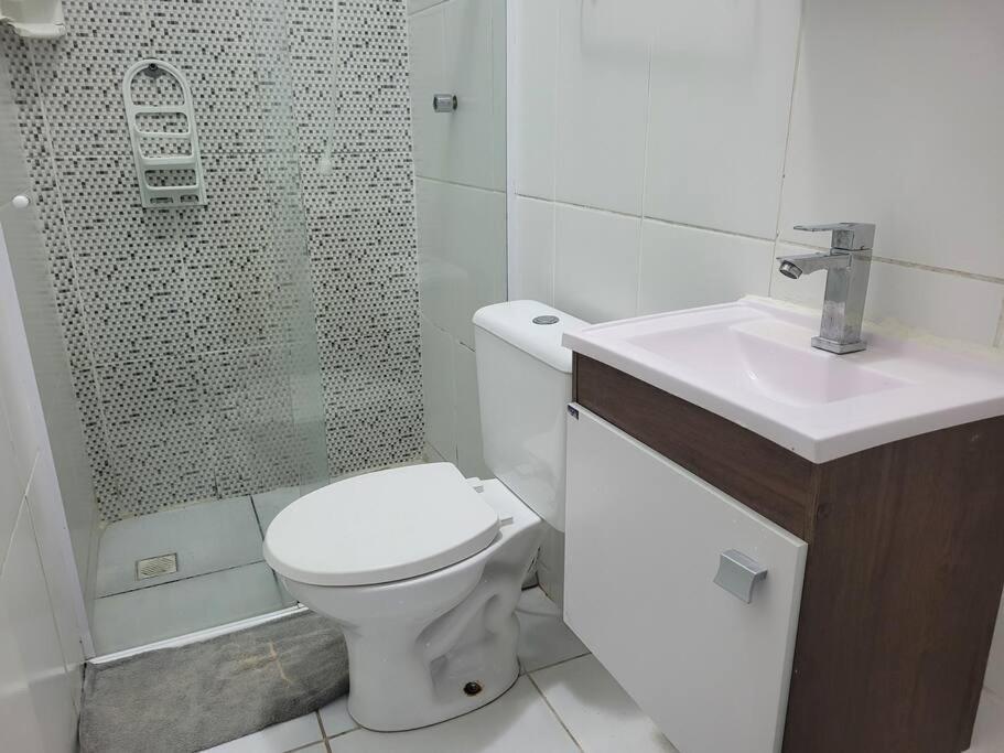 Sobrado de condominio Praia Grande VilaTupi com 2 dormitorio