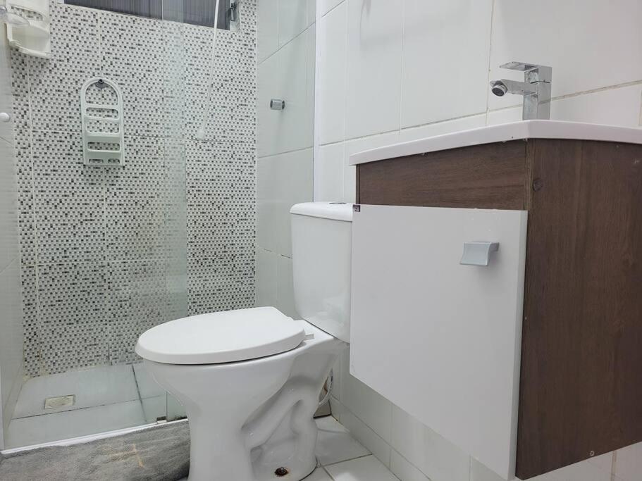 Sobrado de condominio Praia Grande VilaTupi com 2 dormitorio