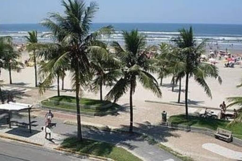 Sobrado de condominio Praia Grande VilaTupi com 2 dormitorio