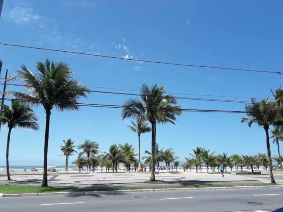 Sobrado de condominio Praia Grande VilaTupi com 2 dormitorio