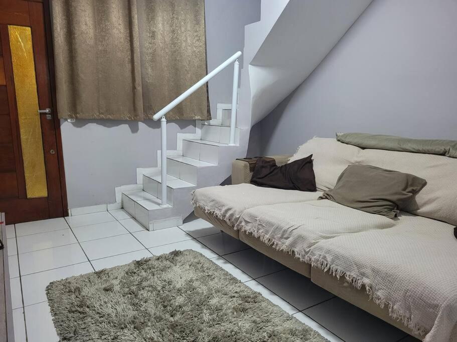 Sobrado de condominio Praia Grande VilaTupi com 2 dormitorio