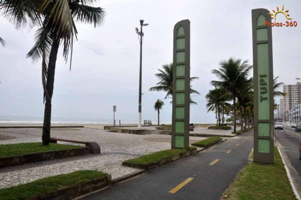Sobrado de condominio Praia Grande VilaTupi com 2 dormitorio