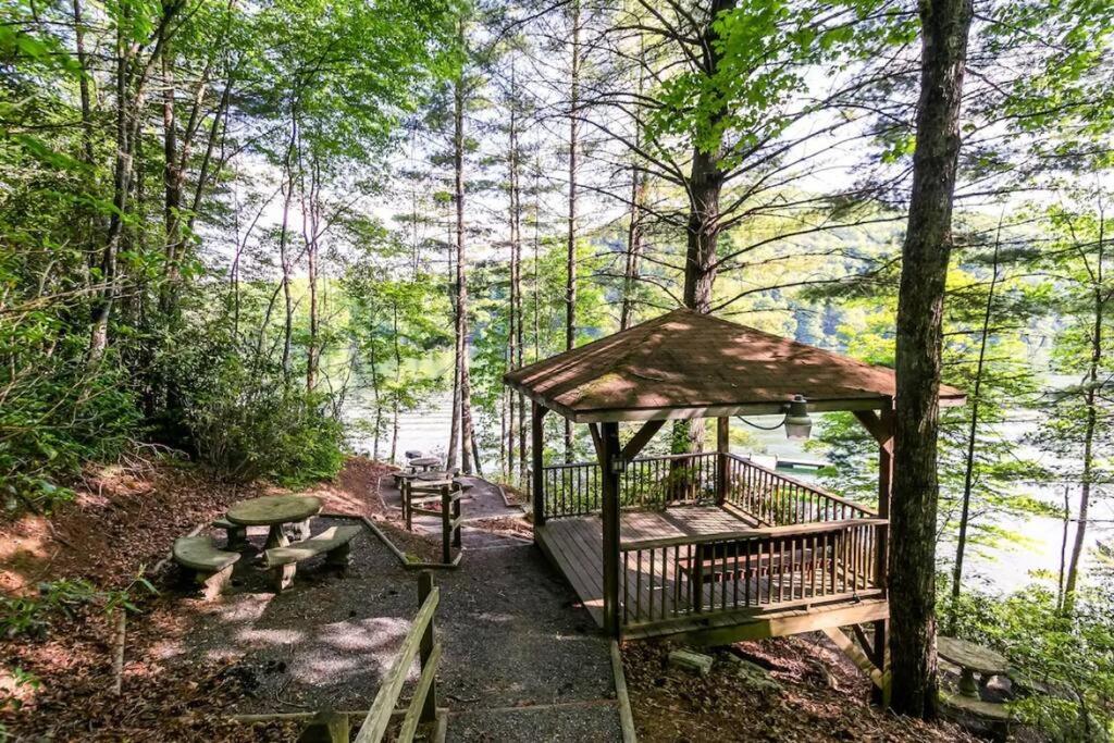 Indian Lake Lodge - Lakefront Cabin Hiking Waterfalls Private Dock view 4