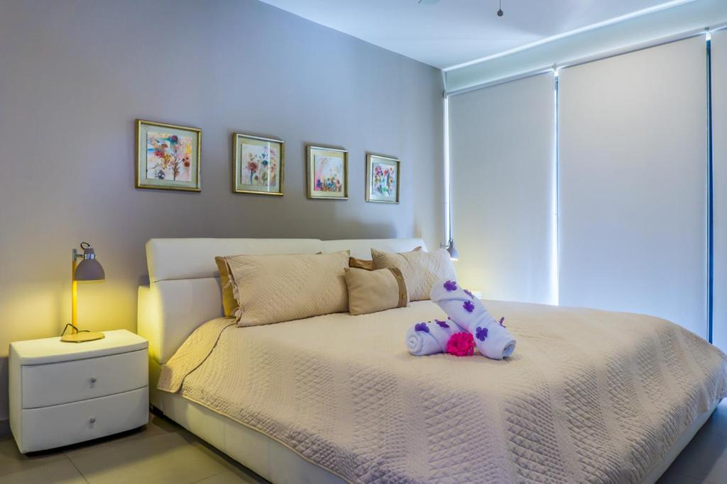 Lunada Condo by BVR