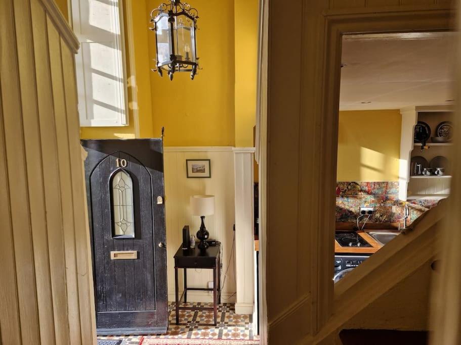 Unique Cardiff Centre couples retreat, 1 bed maisonette