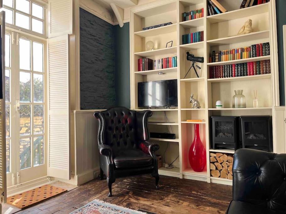 Unique Cardiff Centre couples retreat, 1 bed maisonette