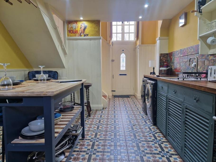 Unique Cardiff Centre couples retreat, 1 bed maisonette