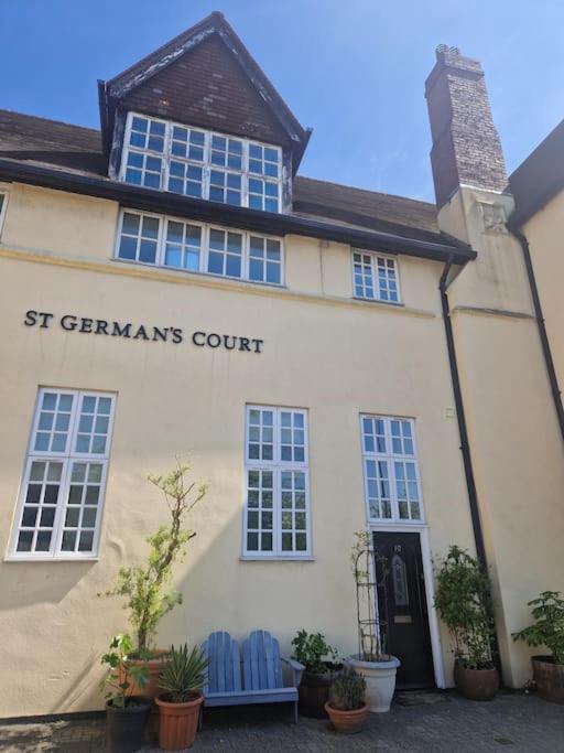 Unique Cardiff Centre couples retreat, 1 bed maisonette