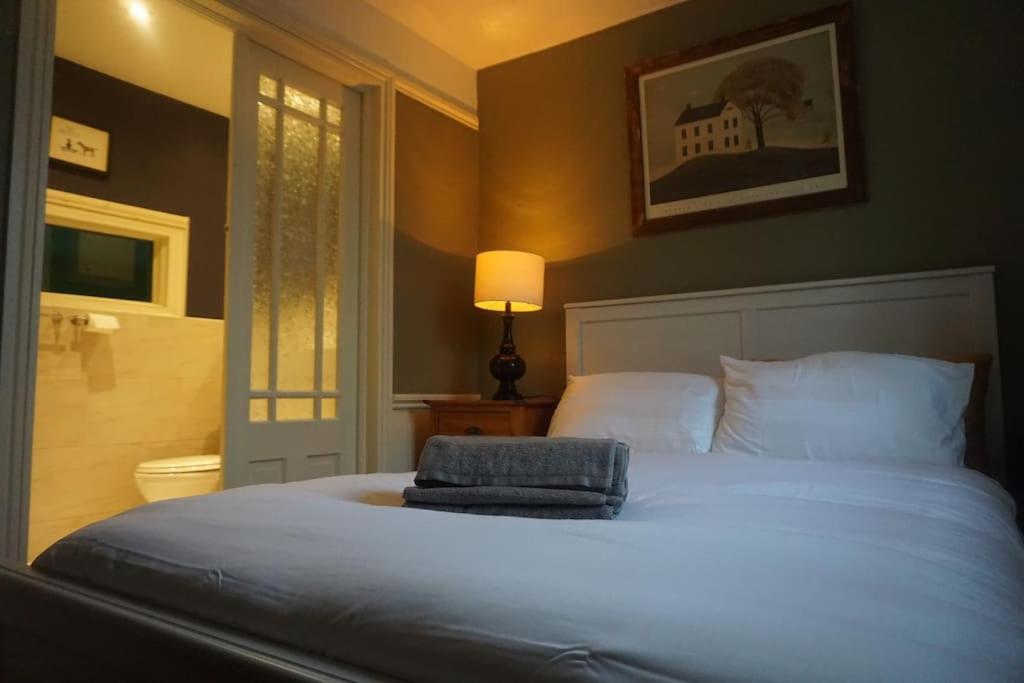 Unique Cardiff Centre couples retreat, 1 bed maisonette