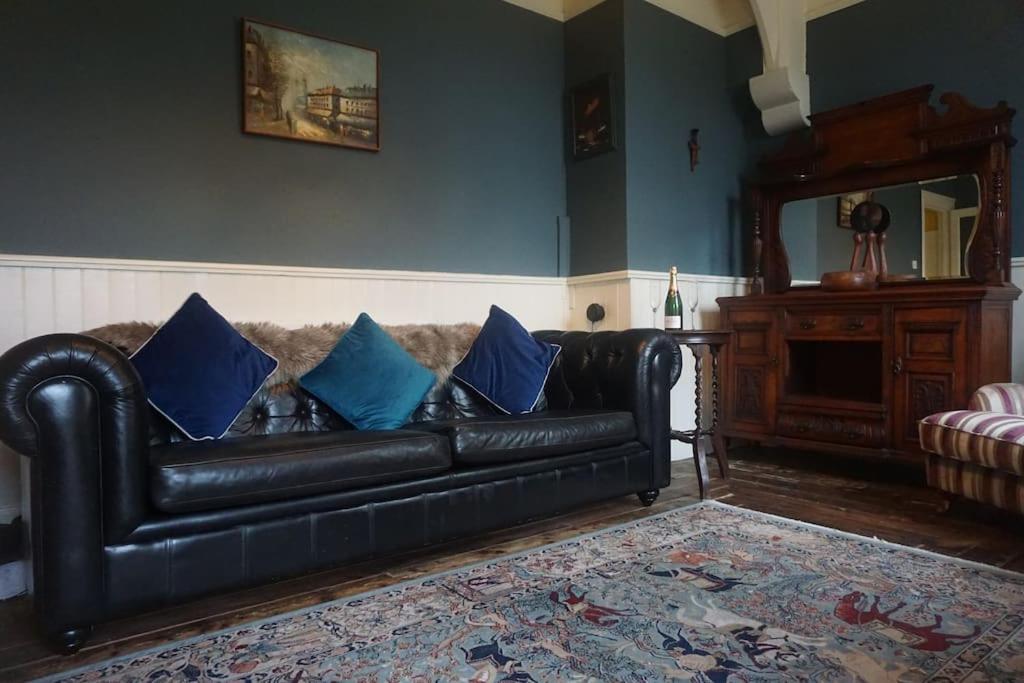 Unique Cardiff Centre couples retreat, 1 bed maisonette