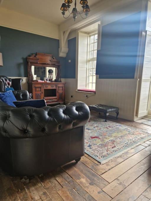 Unique Cardiff Centre couples retreat, 1 bed maisonette