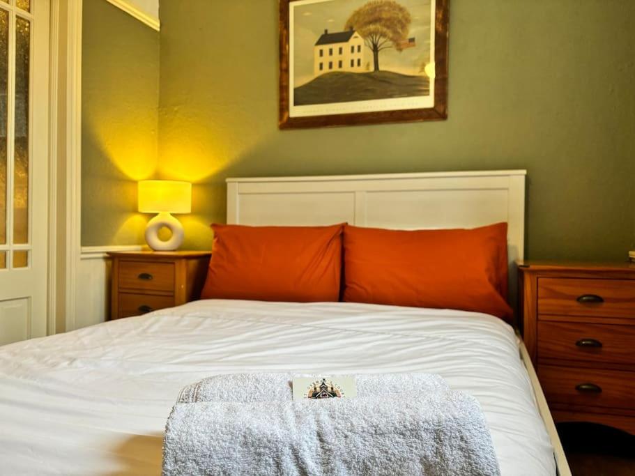 Unique Cardiff Centre couples retreat, 1 bed maisonette