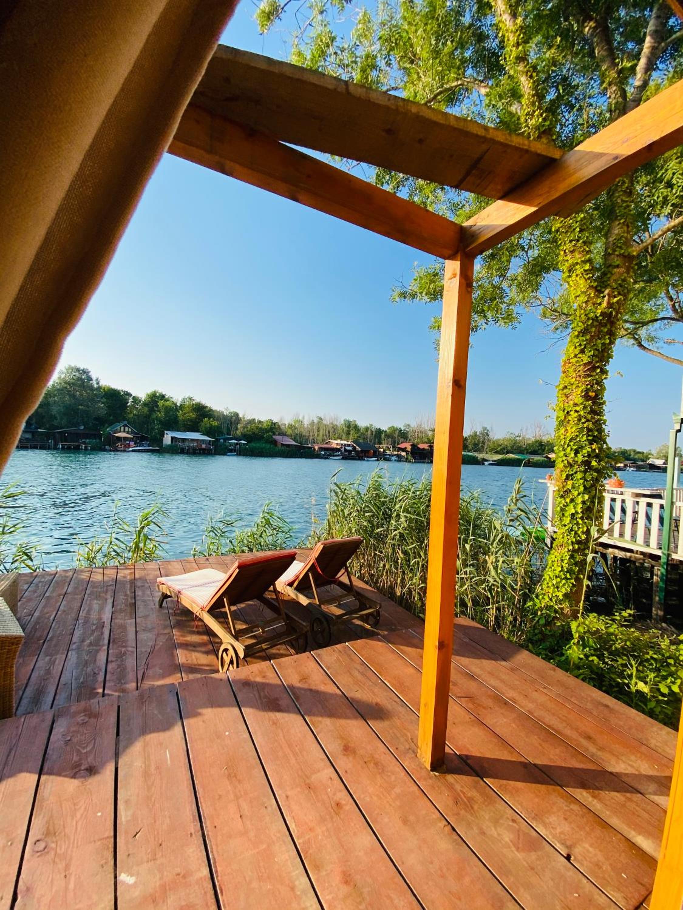 Dolly - Waterfront Villa no 154L