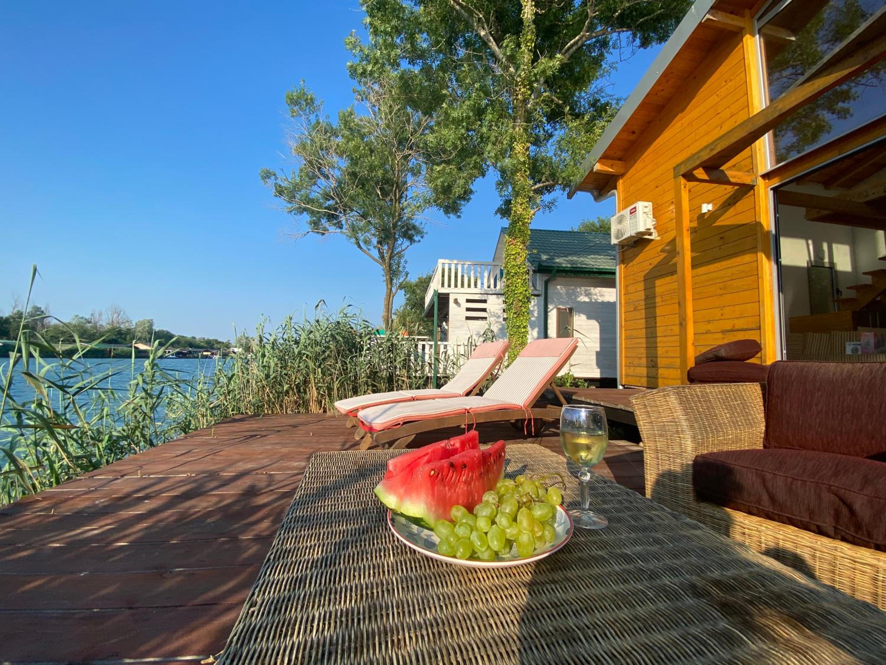Dolly - Waterfront Villa no 154L