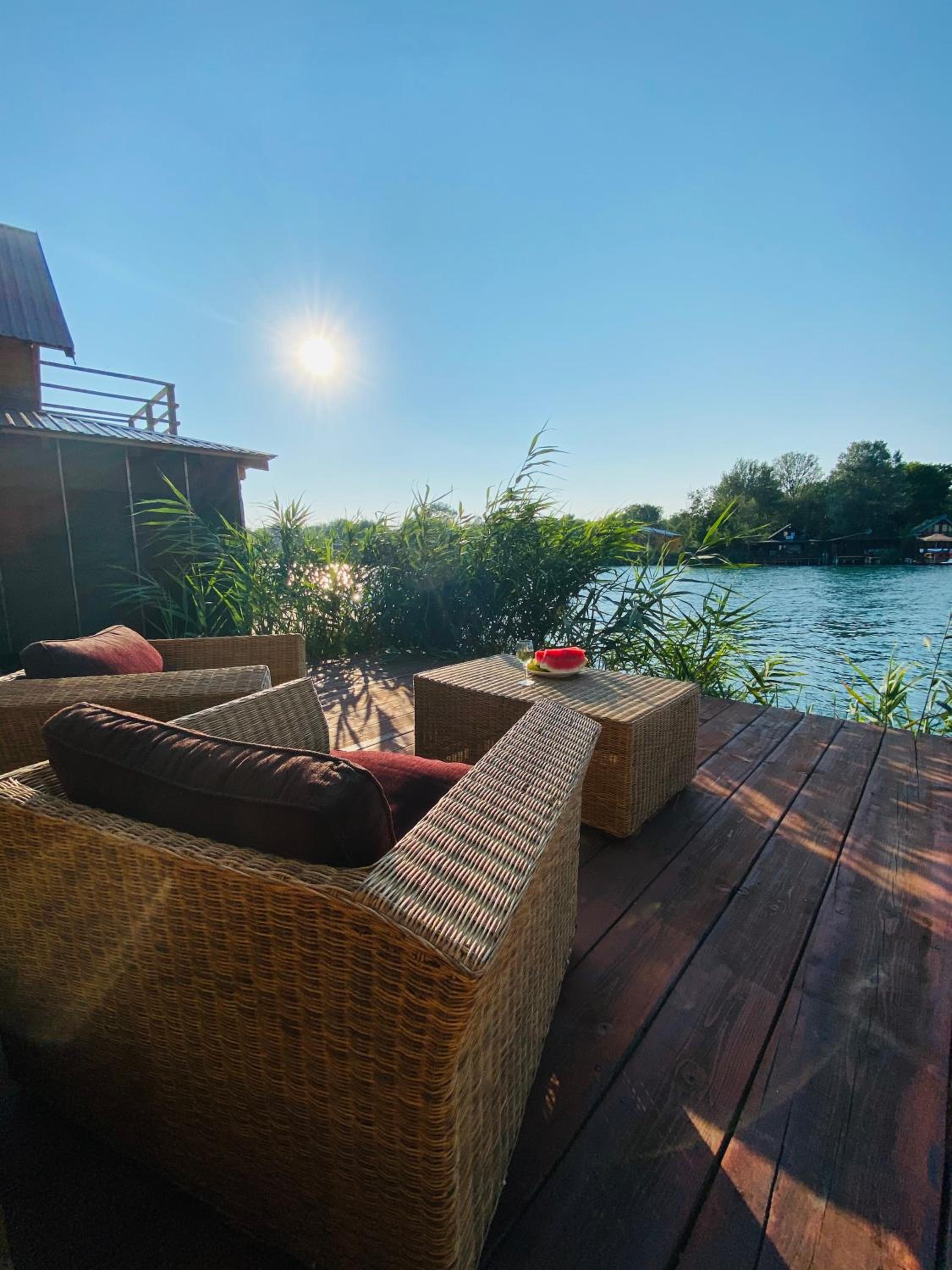 Dolly - Waterfront Villa no 154L