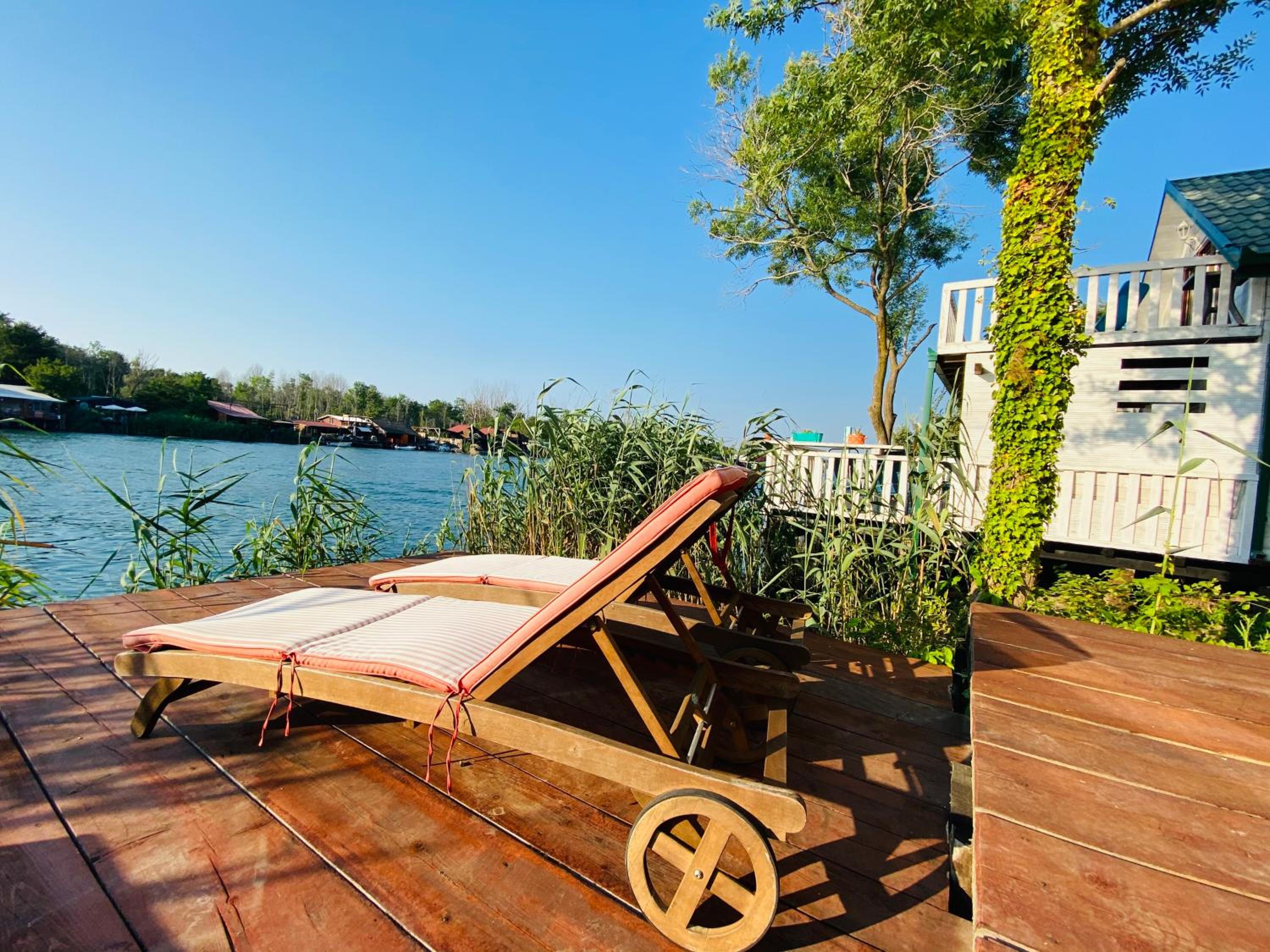Dolly - Waterfront Villa no 154L