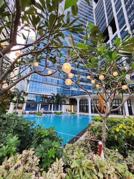 BGC Uptown Parksuites King Bed with Balcony Sunset and City View