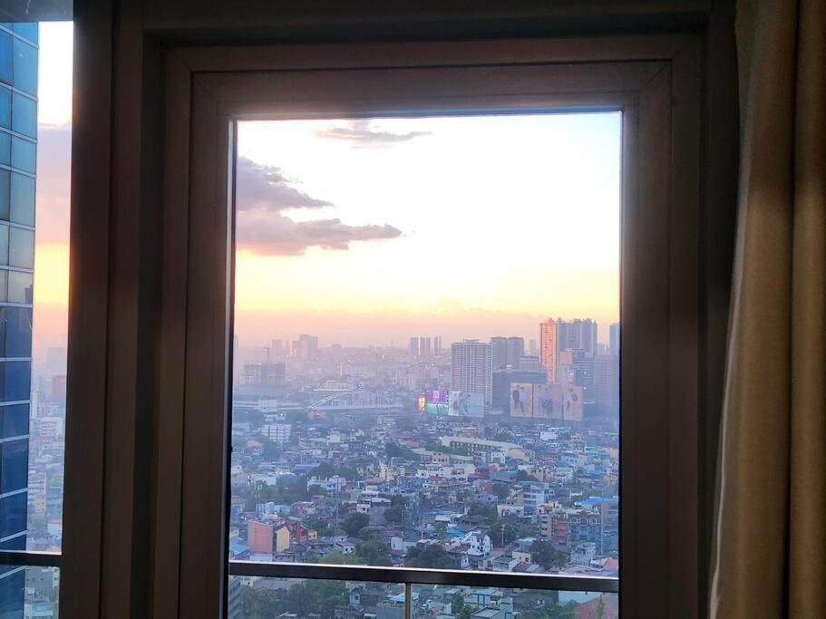 BGC Uptown Parksuites King Bed with Balcony Sunset and City View