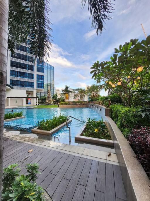 BGC Uptown Parksuites King Bed with Balcony Sunset and City View