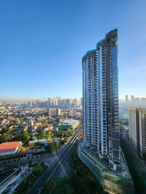 BGC Uptown Parksuites King Bed with Balcony Sunset and City View