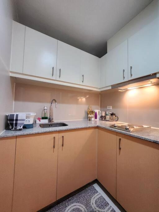 BGC Uptown Parksuites King Bed with Balcony Sunset and City View