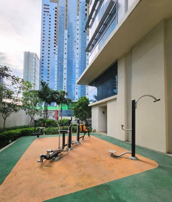 BGC Uptown Parksuites King Bed with Balcony Sunset and City View