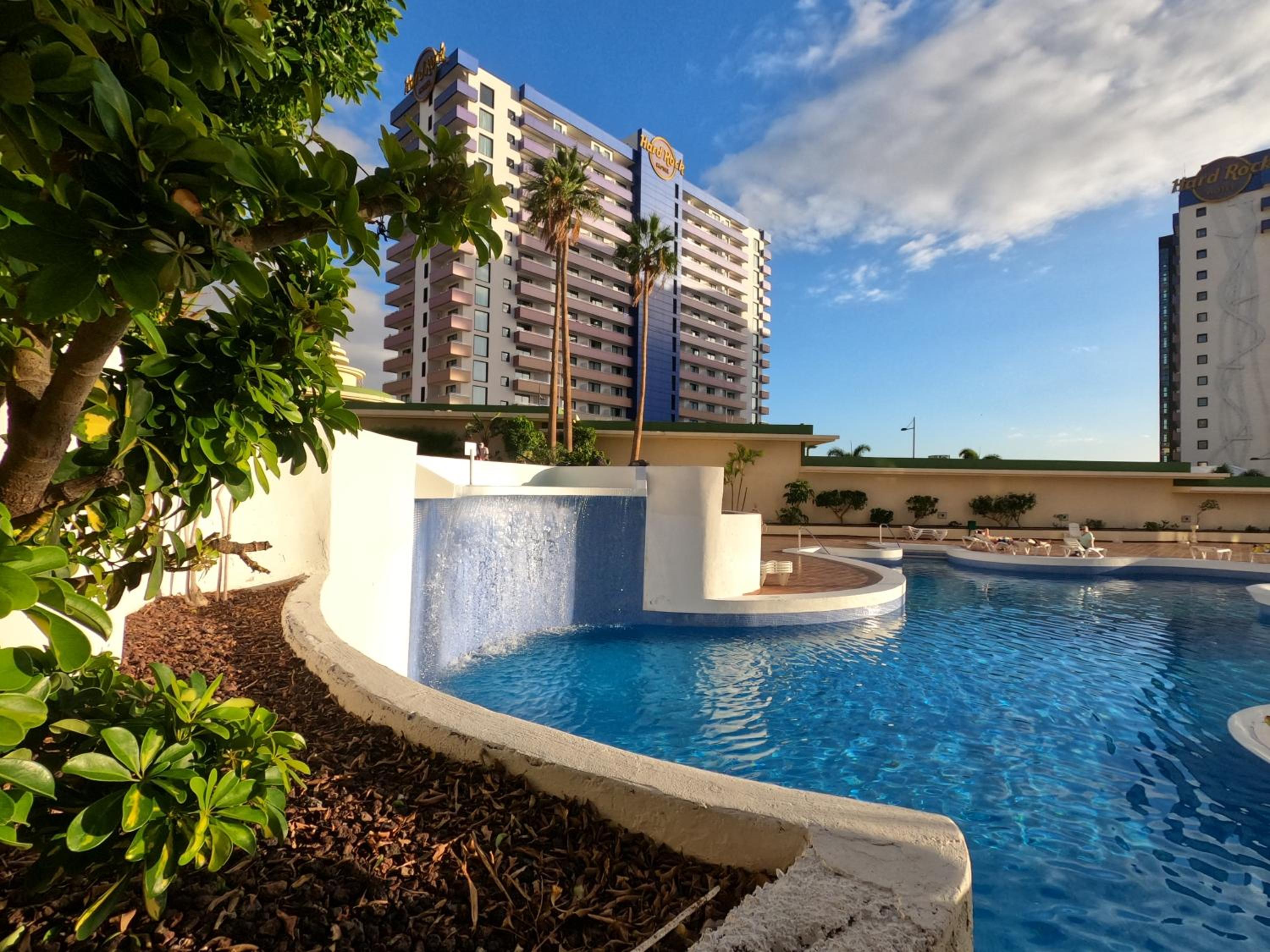 Sunny Vibes Apartment with Pool & Ocean Views