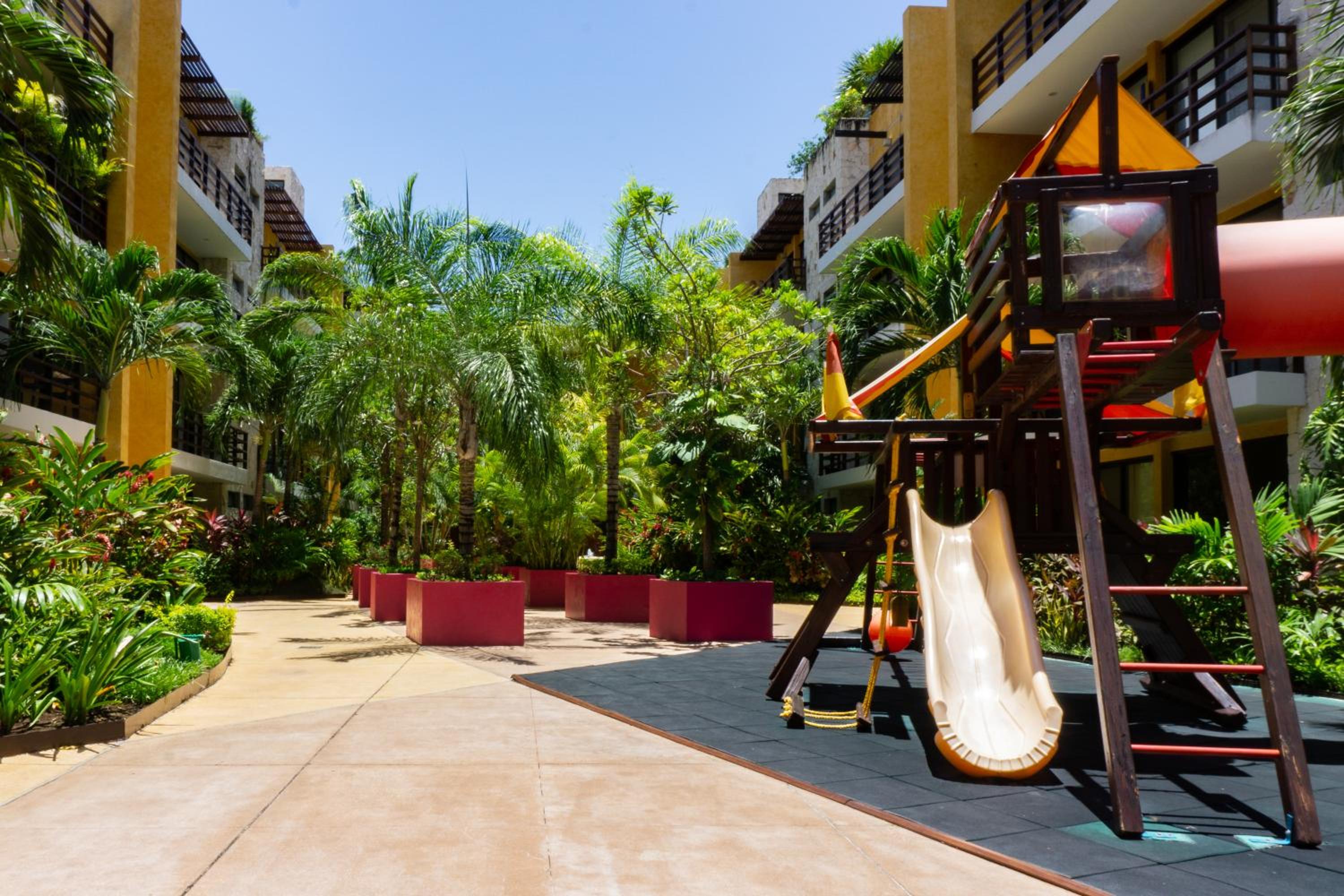 Lunada Condo by BVR