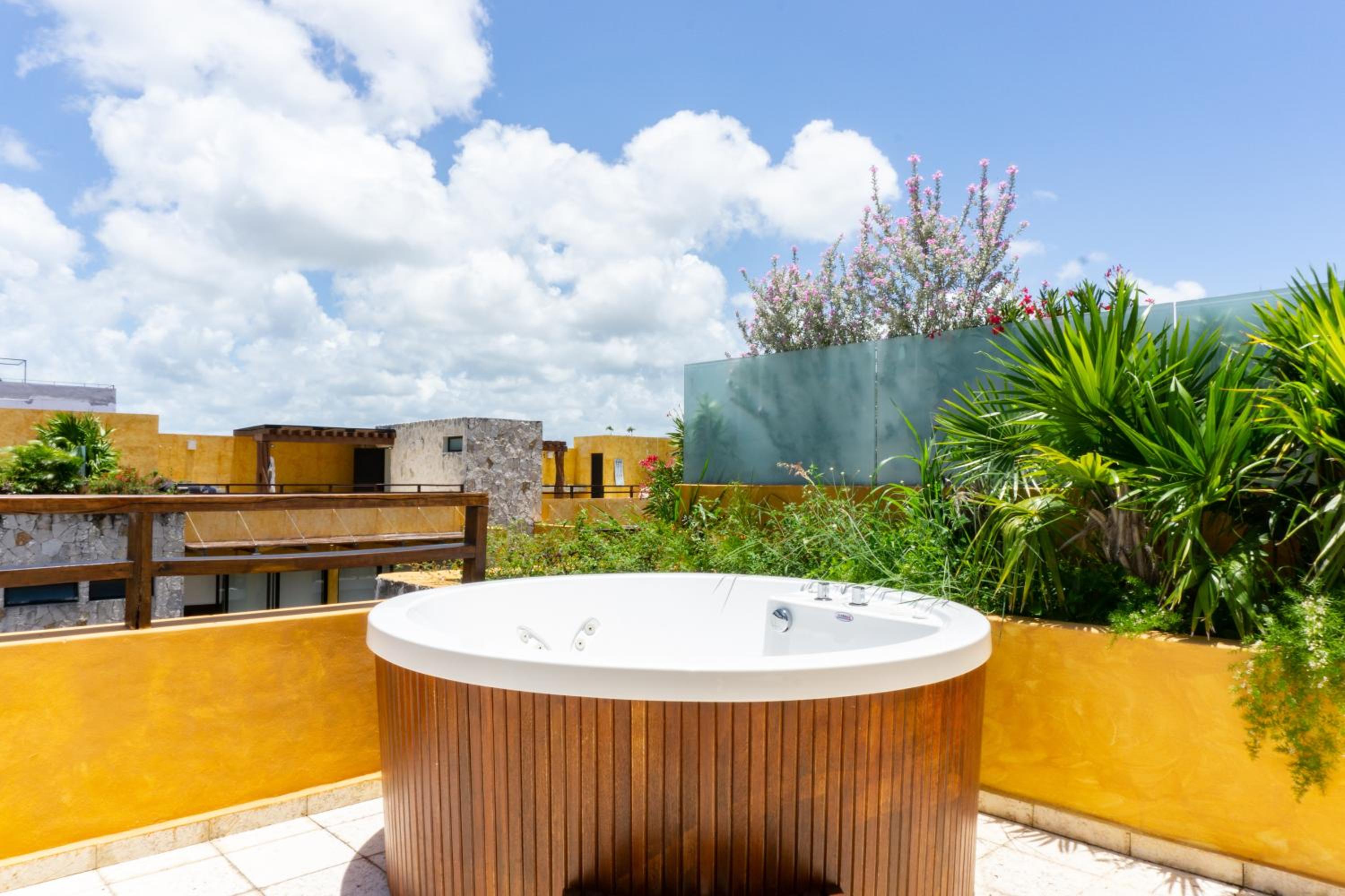 Lunada Condo by BVR