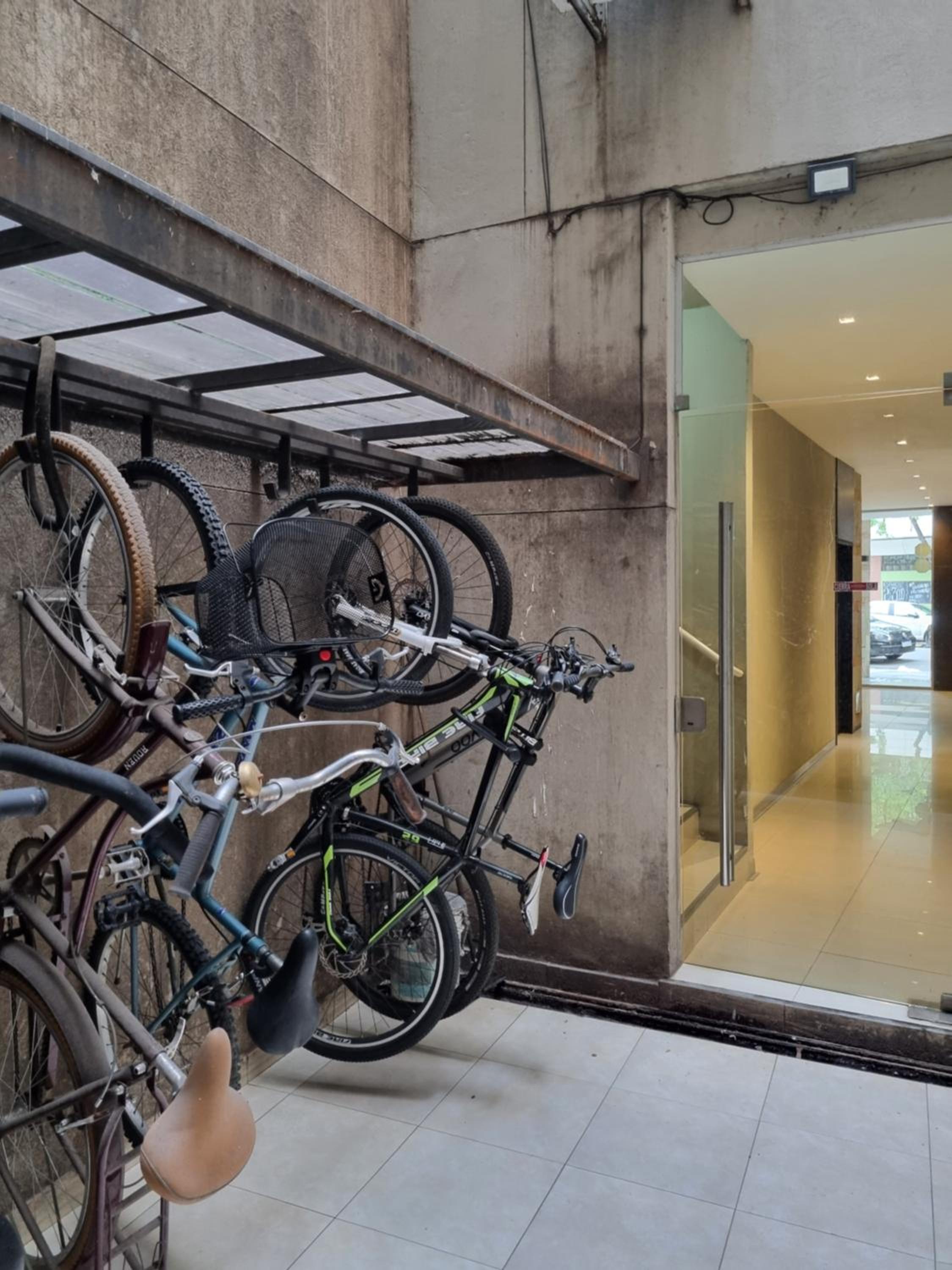 Estudio amplio y moderno en Belgrano.