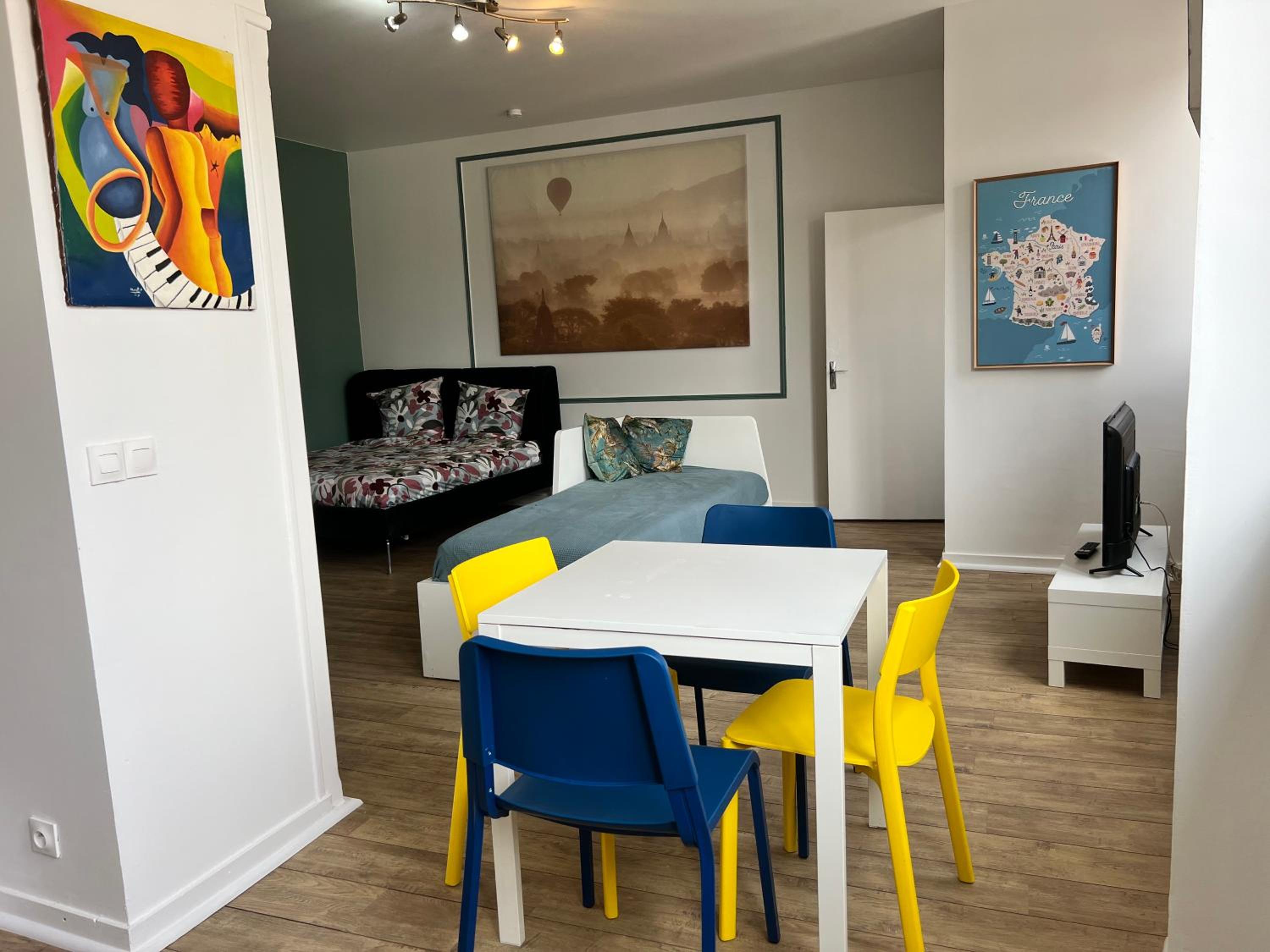 011 CHIC & COSY STUDIO 40m2 HYPERCENTRE WIFI SMART TV NETFLIX