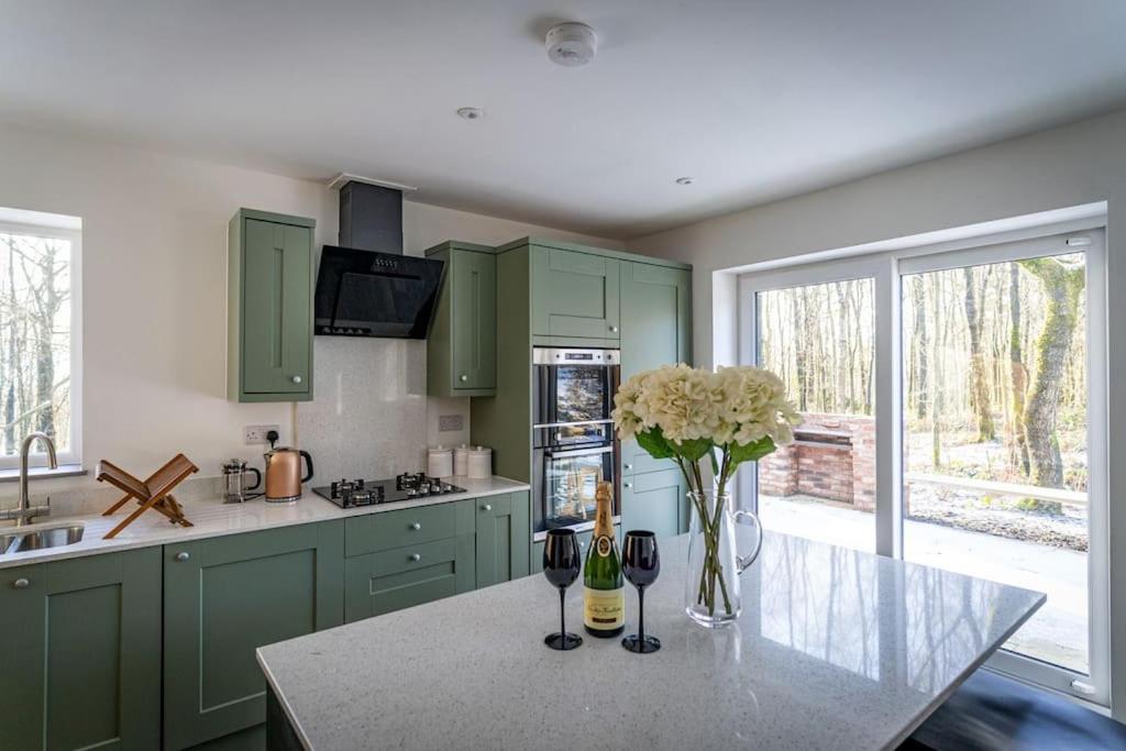 Padley; woodland lodge with hot tub for 2-4 in the Staffordshire Moorlands view 5