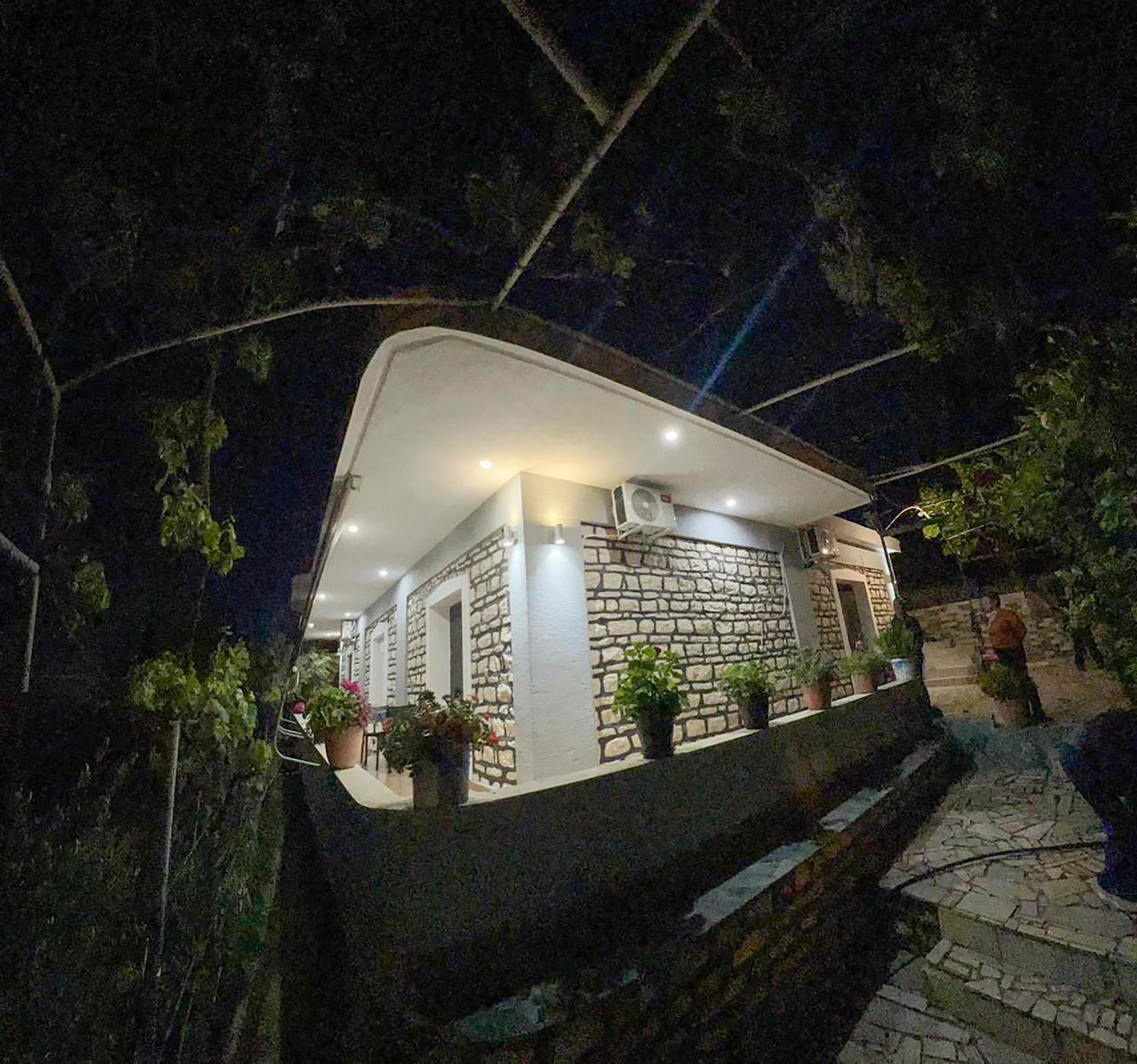 Oceanfront Outlook Rooms