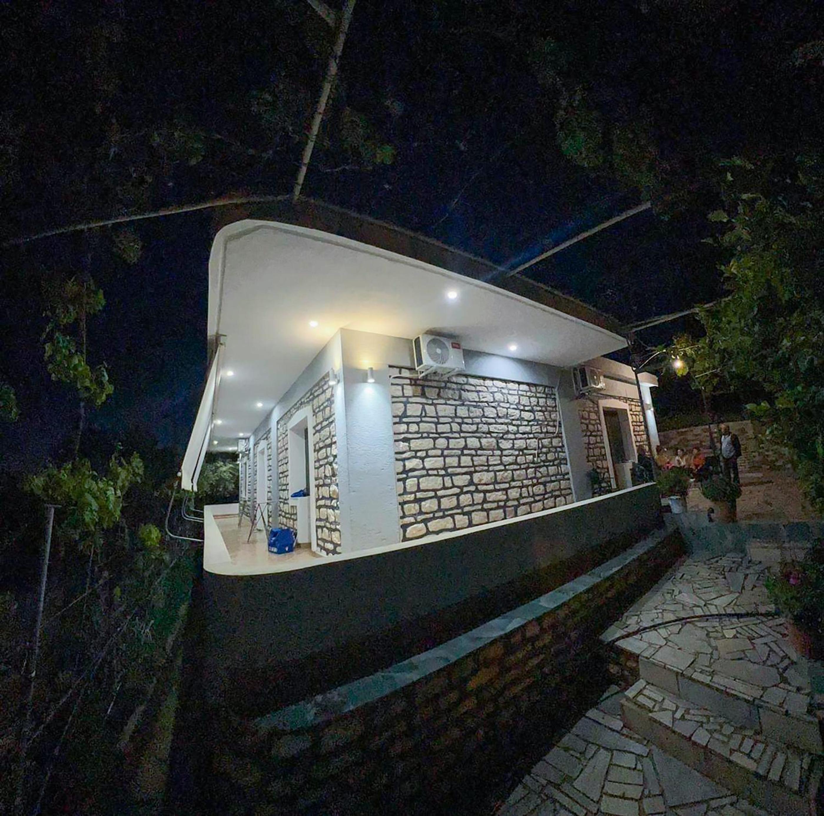 Oceanfront Outlook Rooms