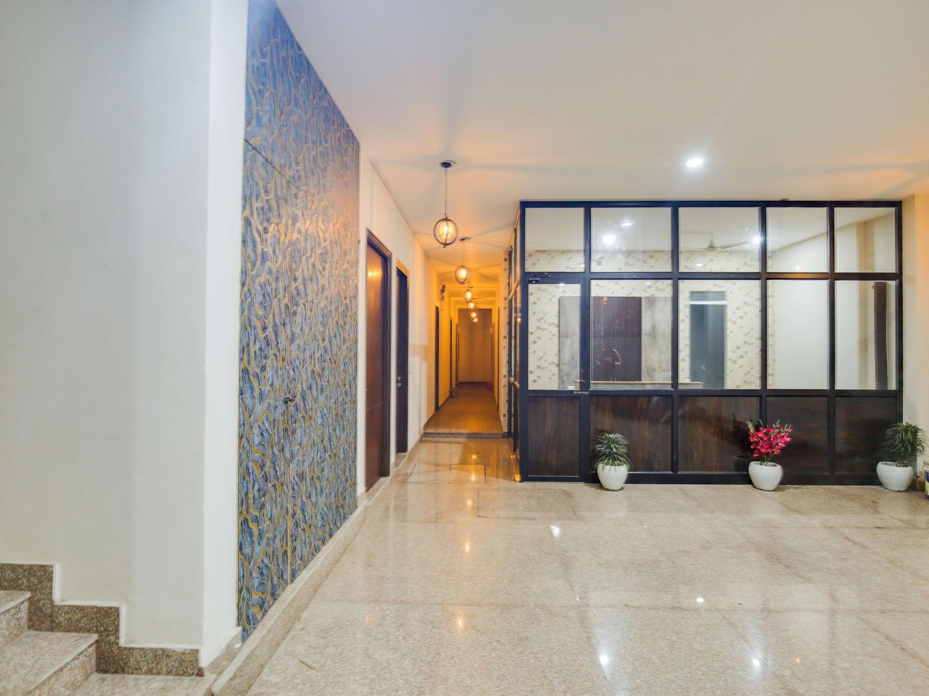 Lobby & Reception