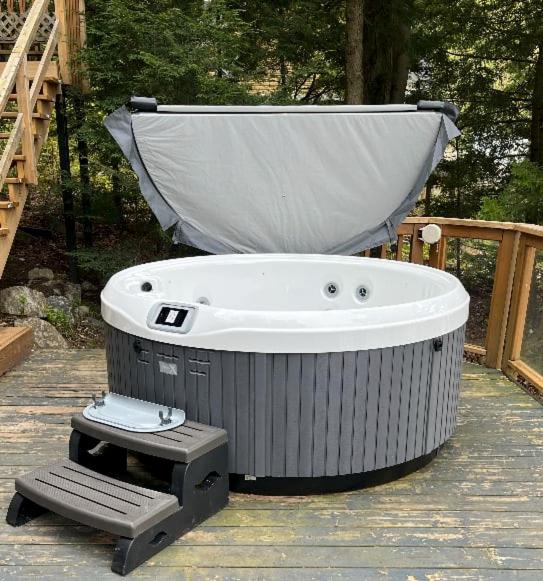 Alpine Lake House - Waterfront on Lake Muskoka
