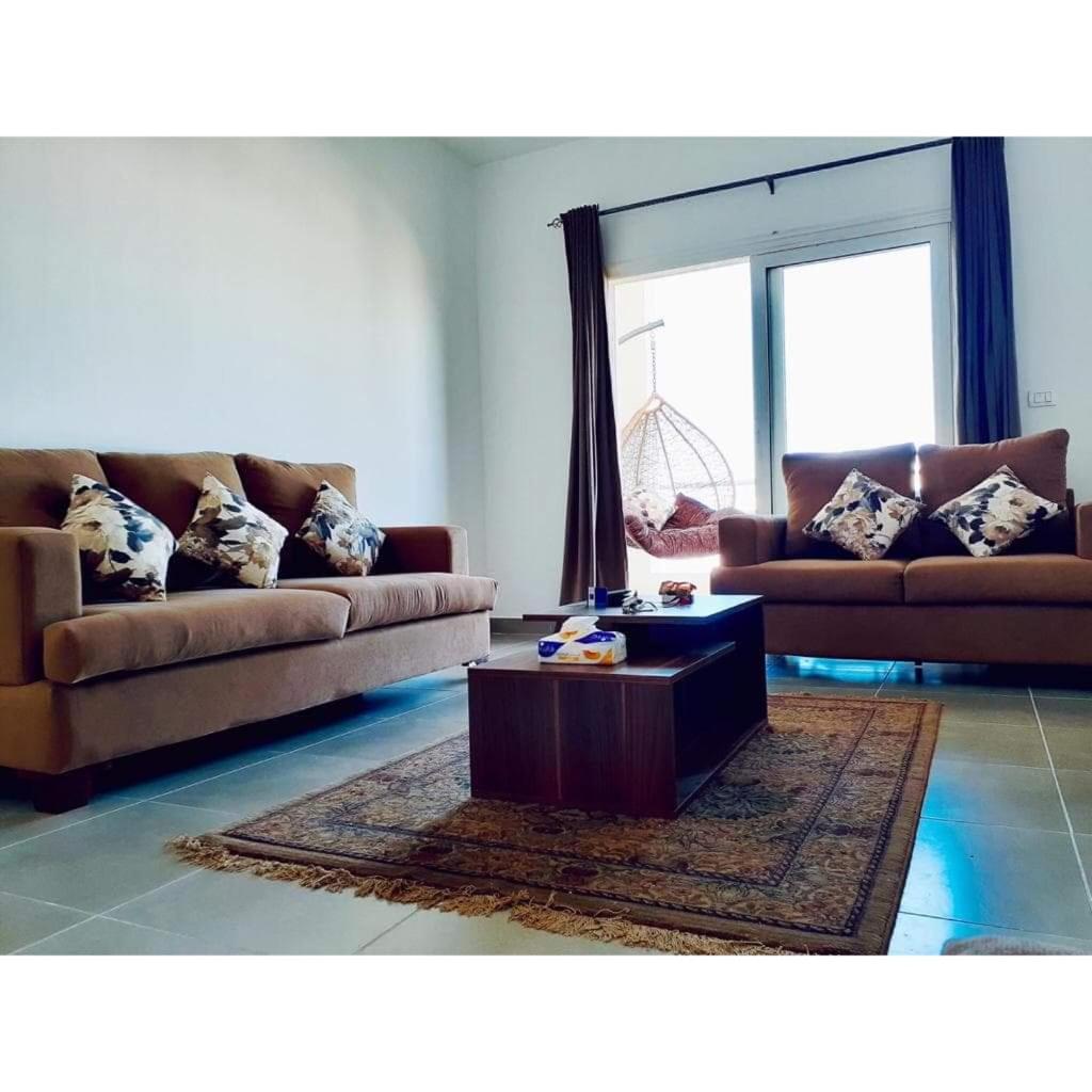 AMWAj