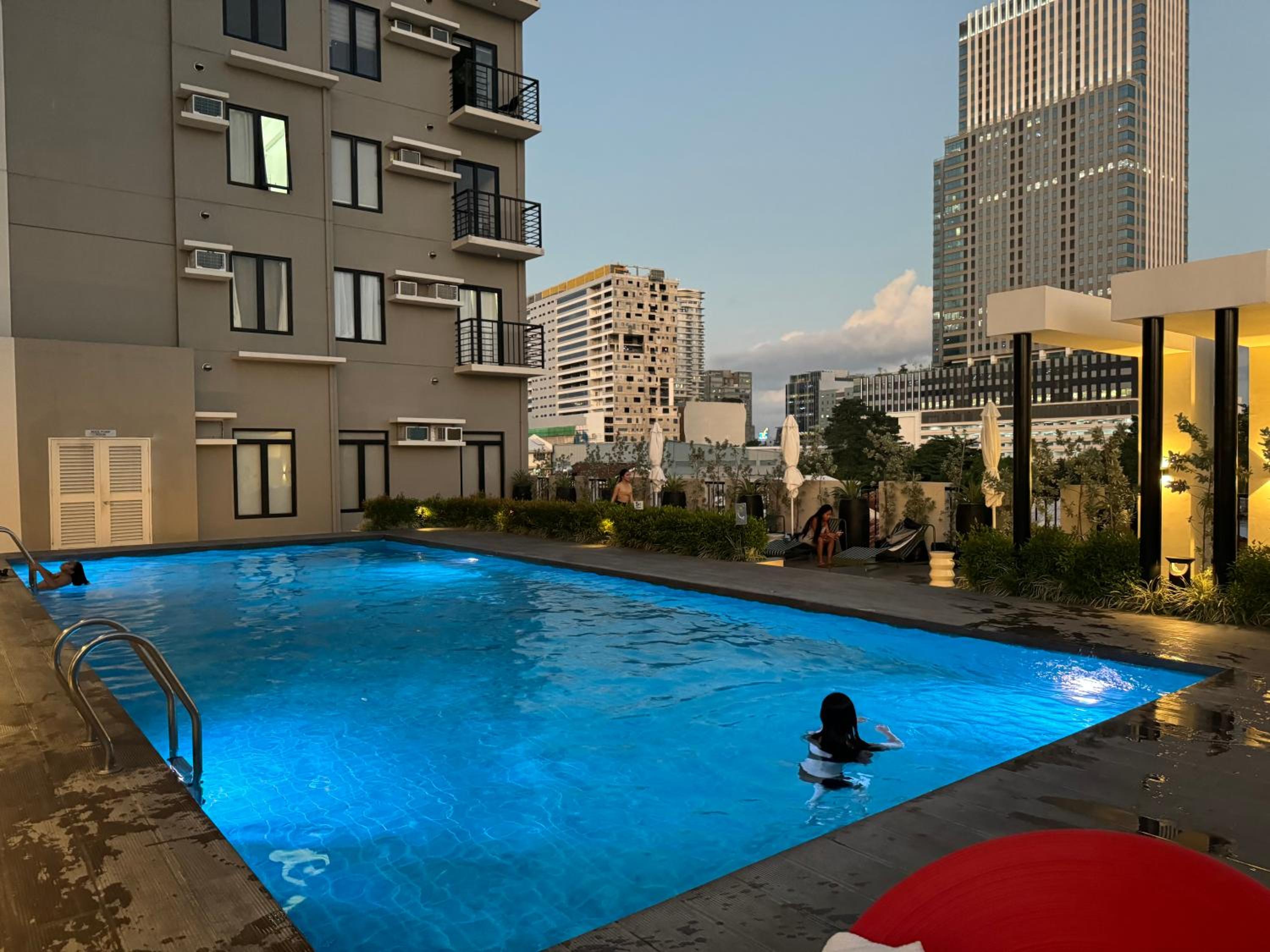 Studio Unit 5 mins to IT Park with Pool, Wifi & Netflix view 5