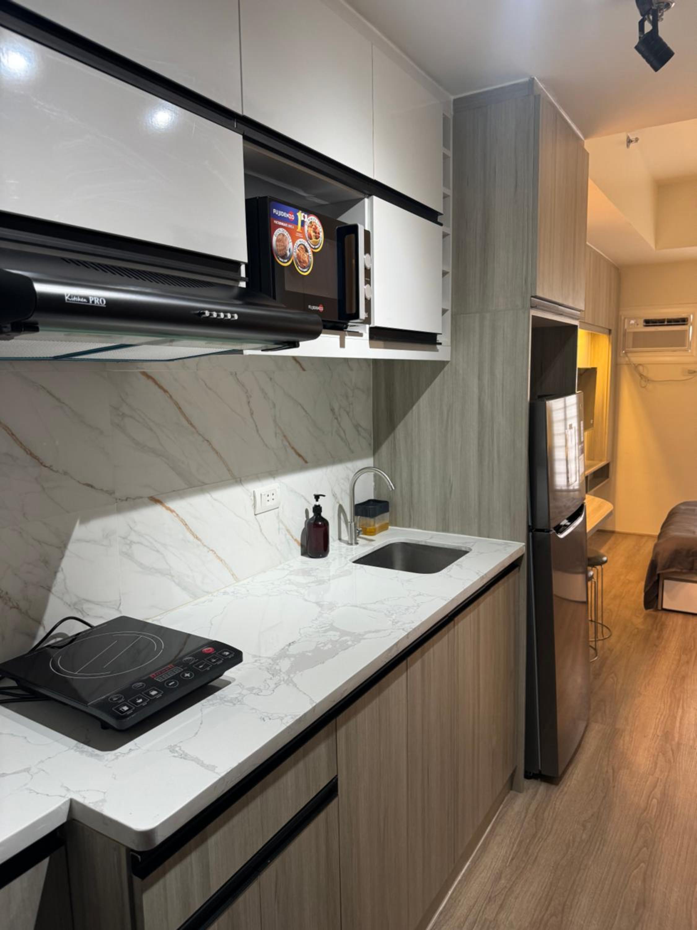 Studio Unit 5 mins to IT Park with Pool, Wifi & Netflix view 3