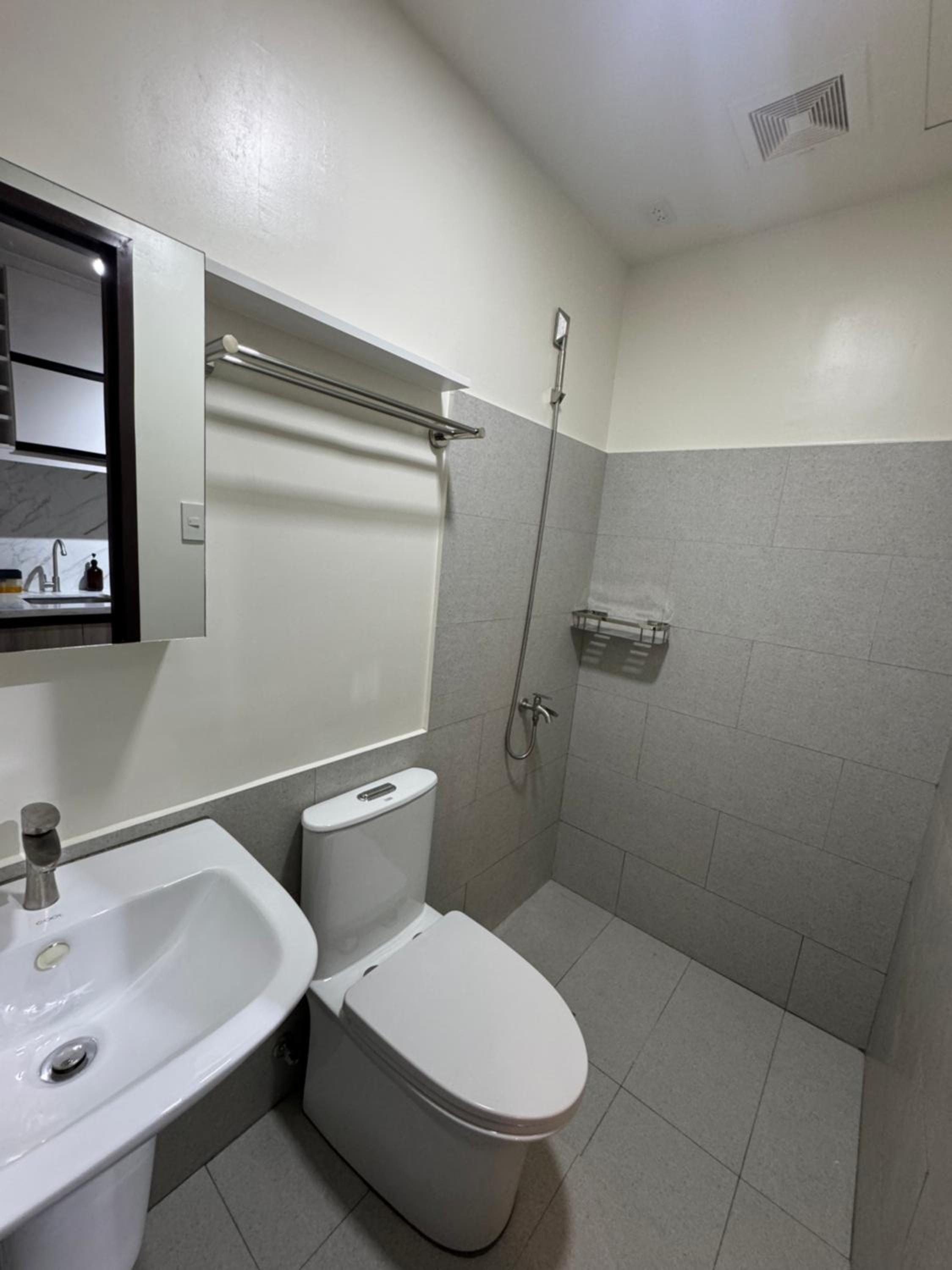 Studio Unit 5 mins to IT Park with Pool, Wifi & Netflix view 2