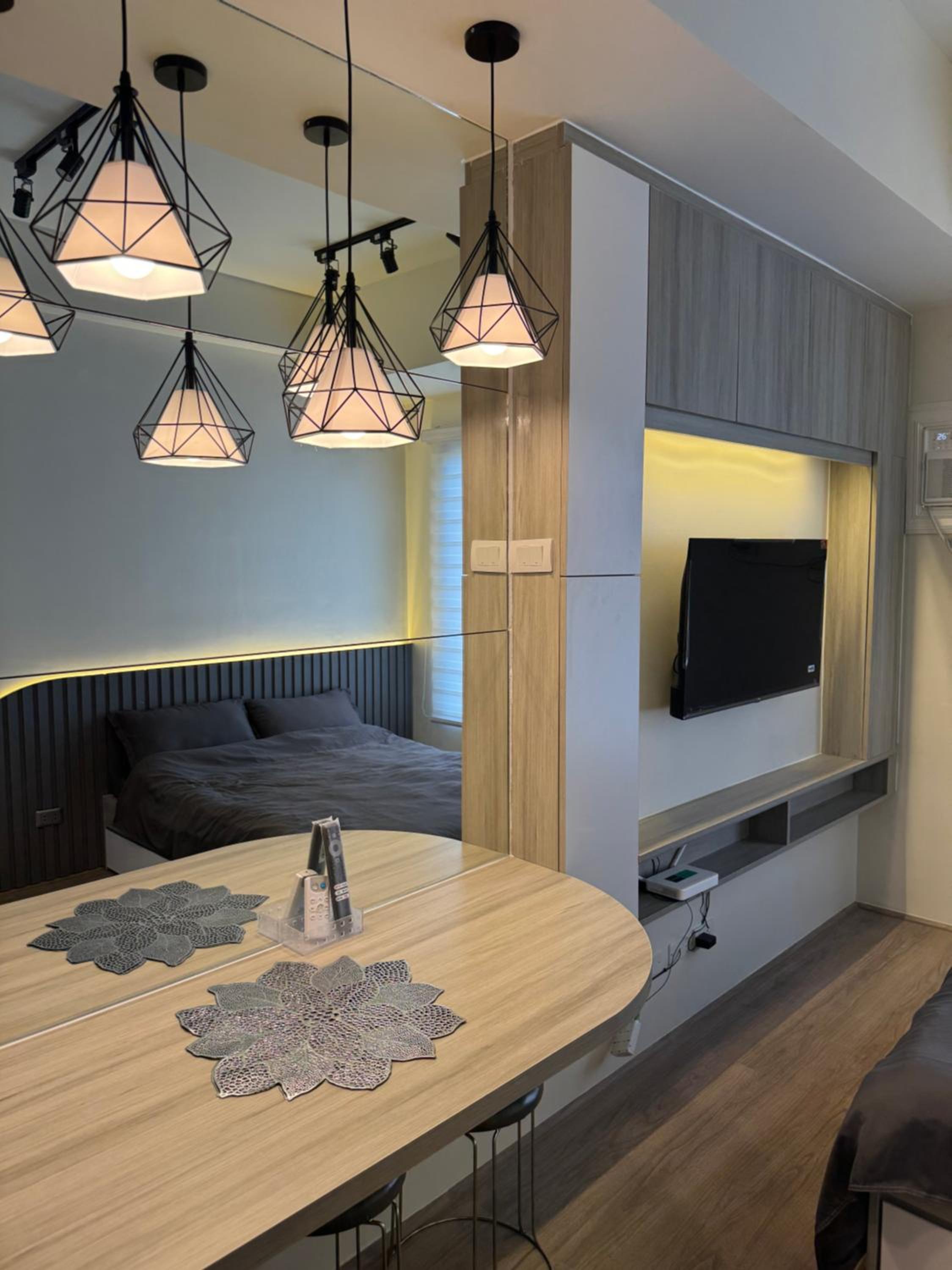 Studio Unit 5 mins to IT Park with Pool, Wifi & Netflix view 4
