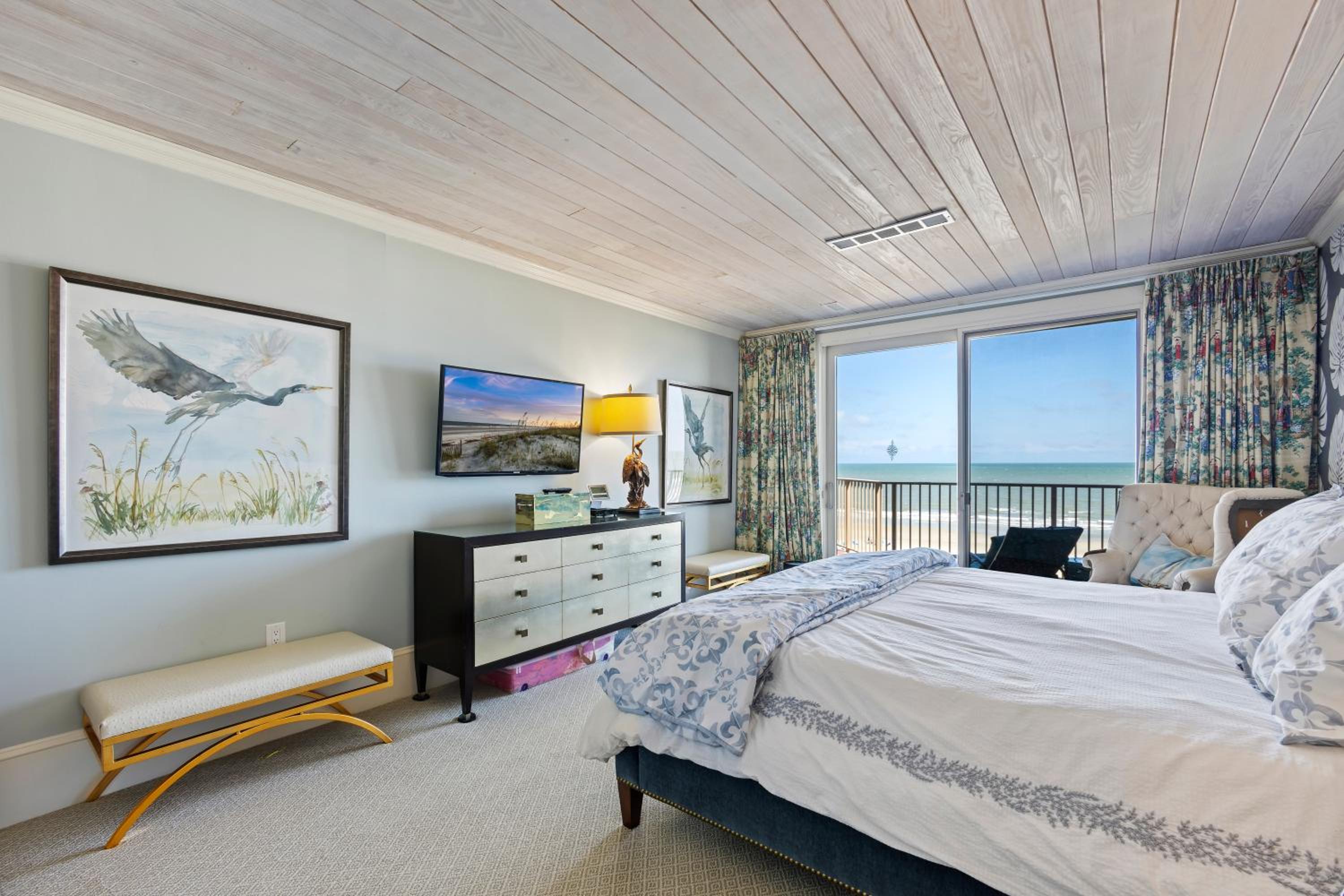 Gorgeous Views 4th Floor Direct Oceanfront Condo Updated with New furniture New floors