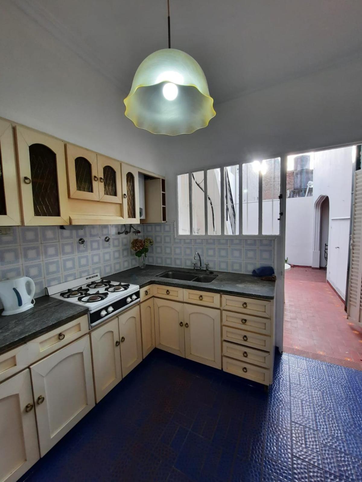 Casa amplia para 5 personas y cochera, a pasos del centro
