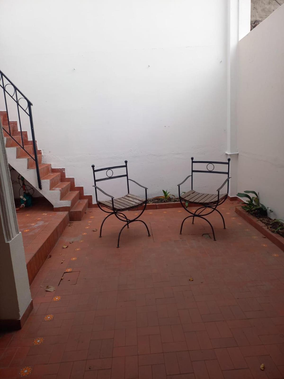 Casa amplia para 5 personas y cochera, a pasos del centro